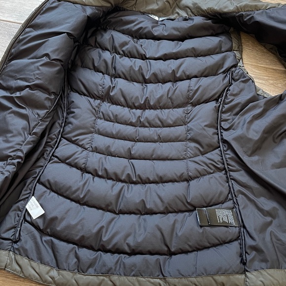The North Face 550 Puffer Vest LARGE - Picture 7 of 10